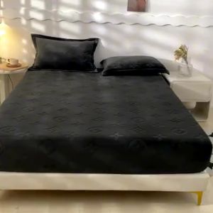 Thick Milk Fleece Bed Sheet Single-Piece Coral Fleece Bedspread Fleece Mattress  Cover Anti-Slip Fit