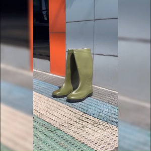 SEPATU BOOT KARET ANTI AIR TEBAL SIZE 39-44 / SEPATU PERKEBUNAN PROYEK ANTI LICIN LENTUR TAHAN LAMA / COD