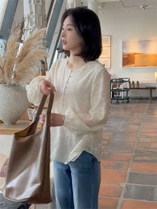 Áo Sơ Mi Nữ Tay Dài Màu Trơn Cổ Tròn Dáng Rộng Kiểu Pháp Đính Nút Ngọc Trai Công Phu Áo Sơ Mi Nhỏ Thời Trang Mùa Xuân Hè Mới Về