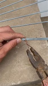 JIANTAI Hog Ring Plier Tool And 600 Nails Clips Staples Chicken Mesh Cage Wire Fencing Caged Clamp Poultry Supplies Fastening Clamp Installation Poultry Cage Pliers Rabbit Fox Bird Dog Cage Clamp Installation Kit