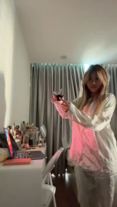 Máy làm trắng răng SMILEKIT- Không ê buốt giúp răng trắng sáng chắc khỏe từ sâu bên trong