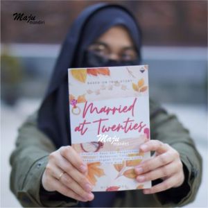 MAJU MANDIRI SUKAMAJU: Kumpulan Rasa & Pengalaman Mahasiswi yang Memperjuangkan Cinta dan Karya di Usia Muda