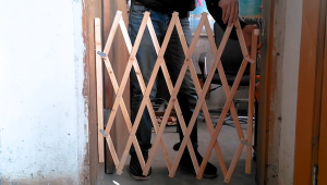 Retractable Bamboo Fence For Dog Pet Isolation Fence Wooden Fences Keep Pets Out of The Room