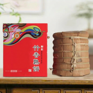 QINGFENGXIANG | Bamboo Fragrant Pu-erh Cake Tea 200g