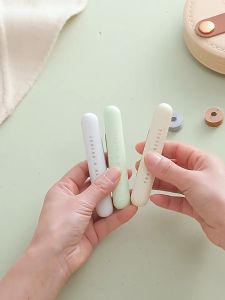 2-in-1 Thread Seam Ripper Needle Threader Manual Sewing Tools Seam Ripper and Thread Remover