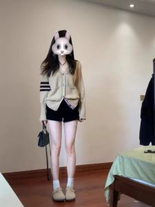 เสื้อคาร์ดิแกนถักคอวีสีบล็อกนุ่มสำหรับผู้หญิงในช่วงต้นฤดูใบไม้ร่วง เสื้อคลุมกันหนาวแบบลำลองสไตล์วิทยาลัย เสื้อถักยาวปานกลาง