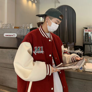 แจ็คเก็ตเบสบอลสไตล์อเมริกันสีแดงวินเทจสำหรับผู้ชาย ฤดูใบไม้ผลิและฤดูใบไม้ร่วง เสื้อโค้ทผ้าขนสัตว์ผสมสำหรับคู่รัก