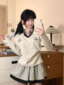 น่ารัก Kitty Cat Print 3D Foam Letter Long Sleeve ผู้หญิง สไตล์เกาหลี คอวี เสื้อยืด หวาน Short Fit ผ้าฝ้าย โพลีเอสเตอร์ Blend