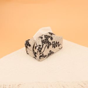 RY Fabric Plum Blossom Embossed Paper Tissue Box Artistic Retro Living Room Coffee Table Desktop Storage Box Car Tissue Box