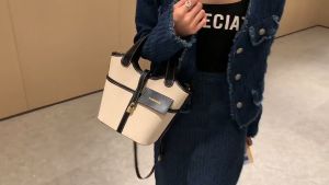 ถุงไหล่ขนาดใหญ่ กระเป๋าสะพายไหล่เรียบง่ายสำหรับเด็กผู้หญิง หนัง Pu สําหรับสตรี