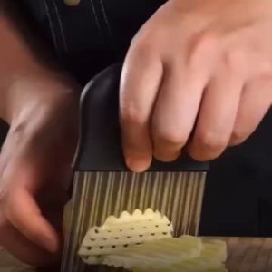 Crinkle cutter stainless steel knife vegetable chopper grinder potatoes fries cutter shredder for vegetable cutter and slicer fruit cutter for kids potato fries chopper slicer potato knife slicer french fries cutter wave knife cooking tools and equipment