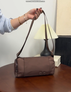 alo Fashionable crocsbody bag for women new Korean-style trendy shoulder bag portable niche design commuter nylon small pillow bag