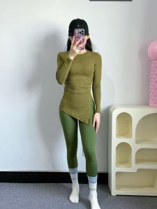 SKINOFSKIN | Warm and Covering Fall/Winter Long Sleeve Yoga Top for Fitness and Pilates