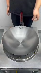 กระทะเหล็ก 32-40cm ไม่เป็นสนิม 100% ด้าม กะทะเหล็ก หล่อ และเผาไฟ