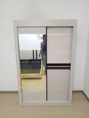 Fully assembled sliding door wardrobe 4x6 (feet)