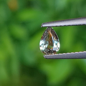 พลอย อเล็กซานไดร์ (Natural Alexandrite Chrysoberyl) 0.49 กะรัต (Cts.) ดิบ (Unheated) พร้อมใบเซอร์ พลอยแท้ อัญมณีมงคลประจําวันเกิด เครื่องประดับพลอย