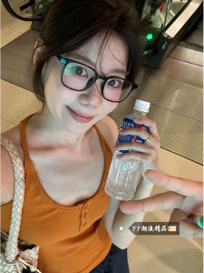 Spicy Girl Winter 2025 New Style Three-Button Work Vest with Chest Pad Womens American Sleeveless Outerwear Beautiful Back Top