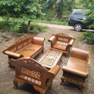 Kursi Tamu Madura Model Kaki Kuku Macan Kombinasi Emas