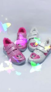 Sepatu Sneakers Lampu LED Anak usia 1 2 3 4 5 6 tahun Motif Minnie Mouse / Sepatu Kets Perekat Anak Balita Cewek Minnie Mouse / Sepatu MENYALA Anak Perempuan Fashion Kids / Sepatu Baby Casual Wanita Motif Kartun / Sepatu Running Anak Perempuan Murah Lucu