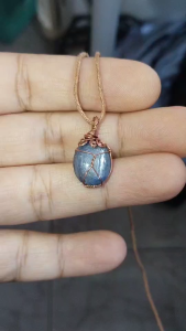 C3จี้พลอยแซฟไฟร์แท้จากพม่าลวดทองแดงดัดลาย