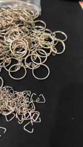 100pcs Keychain Rings with Triangle Jump Rings / 100pcs Rantai Kunci Berukuran 25mm dengan triangle jump ring