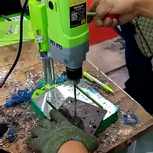 CHUANGCHAO Mini Cross Work Table Milling Work Sliding Table X Y Axis Bench Drill Vise Tools with 2.5 Vice Multifunctional Milling and Drilling TableCross Slide Bench Vise Fixture Max 68mm Capacity