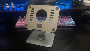 Tabletop Heat Dissipation Protector: A Transparent Acrylic Support for Your iPad