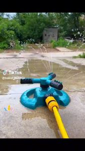 BERGARANSI LIUYI Penyiram Tanaman Otomatis Putar 360 Derajat 3 Sprinkler Spray - sprinkler penyiram tanaman air berputar 360 taman otomatis pertanian / kincir air putar petani murah plastik pertanian penyiram tanaman taman kebun / alat penyiram siram rump