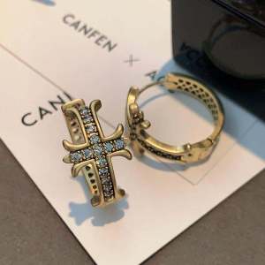 Bronze Colored Diamond Embedded Cross Circle Earrings Luxury Feel Fashion Jewelry Womens Alloy Plated Earrings Fresh out