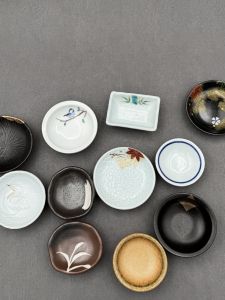 Japanese Style Omakase Dining Table Handmade Wasabi Vinegar Dip Plate Ceramic round Shape Small Size for Home Use