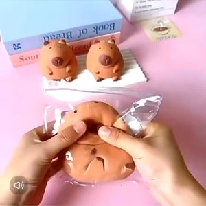 (READY STOCK) Cute Capybara Tricky Pinch Toy Cute Stress Relieve Soft Toy Creative Children Fashion Doll 卡皮巴拉捏捏乐可爱水豚减压玩具