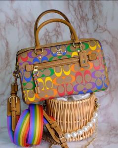 Coach C4396 ผู้หญิงกระเป๋าถือ Crossbody หมอนกระเป๋าบอสตัน