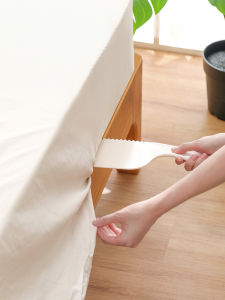 เครื่องมือยกหมอนรองรับสร้างสรรค์สำหรับใช้ในบ้าน ช่วยเปลี่ยนผ้าห่มโซฟากำลังการดูดซับแรงกระแทกที่คงที่