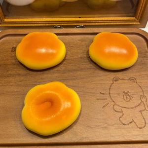 Slow Rebound Lava Toast Squishy Toy Stress Relief Creative Gift Large Squeeze Bread Design for All Ages Pure Color Popular Element