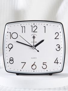 Desktop Alarm Clock Quiet Design for Boys And Girls Bedroom Use Star Brand Simple Style Plastic Material Battery Powered