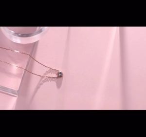 Kalung Titanium Wanita Anti Karat & Liontin Permata Rantai Gold Terbaru 2023