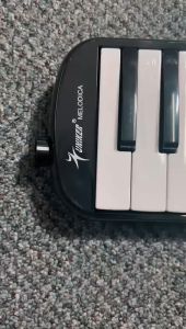 Pianika Melodica Uniker CAB Winstar Hitam Alat Musik Tiup Anak Sekolah 32 Tuts