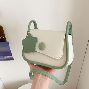 กระเป๋าสะพายข้างผู้หญิงสุดเก๋ไก๋สไตล์เกาหลี กระเป๋าสะพายข้างแบบสะพายข้างอเนกประสงค์แบบหนัง PU ทรงสี่เหลี่ยมแบน