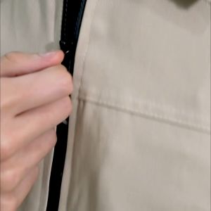 AKMENS Jaket Kerah Pria Zip 1.0 Cream