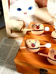 Móc khóa capybara gõ mõ thiền định siêu hài hước – chiến thần hòa bình giảm stress hot trend viral