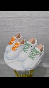 Sepatu Sneakers Fashion Wanita Bahan Kulit PU SK 300