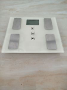 Cân điện tử theo dõi sức khỏe IRIS OHYAMA model IMA-001 hàng si Nhật bãi