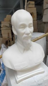 Tượng gốm Bác Hồ màu vàng sản phẩm thủ công mỹ nghệ dụng cụ điêu khắc phù hợp trưng bày hoặc làm quà tặng.
