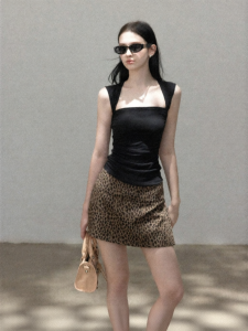 Cantonstory | Black Square Neck Fitted Sleeveless Tank Top