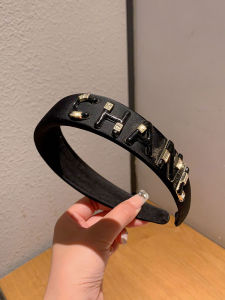 เครื่องประดับผมแบบหนังลายตัวอักษรสไตล์เกาหลี สำหรับผู้หญิง ดีไซน์เรียบง่าย สไตล์เกาหลี วัสดุอื่นๆ ราคา 20-24.99 หยวน