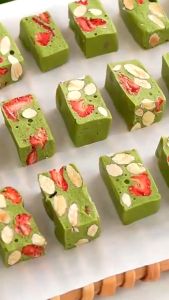 (Chính Hãng) Set nguyên liệu làm kẹo Nougat Kẹo Hạnh Phúc Vị Dâu Matcha siêu ngon kèm đủ bơ lạt giấy nến công thức - Tặng Phới dẹt và túi  cho mỗi đơn. set làm kẹo làm bánh