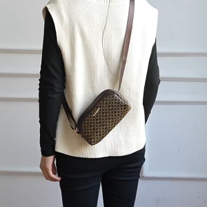 Fashionable and Minimalist Three-layer Zipper Single Shoulder Crossbody Bag for Women