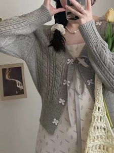 เสื้อคาร์ดิแกนถักสไตล์เกาหลีสำหรับผู้หญิง ฤดูใบไม้ร่วง/ฤดูหนาว 2025 ใหม่ แจ็คเก็ตสเวตเตอร์ผู้หญิง ทรงสลิมฟิต แขนยาว คอวี ปกติ