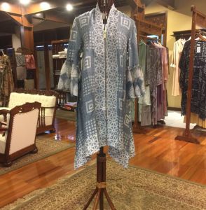 Rere Tunik Viscos + Renda by Dian Pelangi LIMITED EDITION Blouse Baju Atasan Kemeja Blus Outfit Batik Busui Pesta Pernikahan Kondangan Kerja Kantor Casual Formal Wanita Hijaber Cantik Anggun Modis Modern Mewah Model Korea Terbaru Motif Cap Kekinian