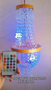 Dekorasi Plafon Ruang Tamu dengan Lampu Gantung Kristal Chandelier